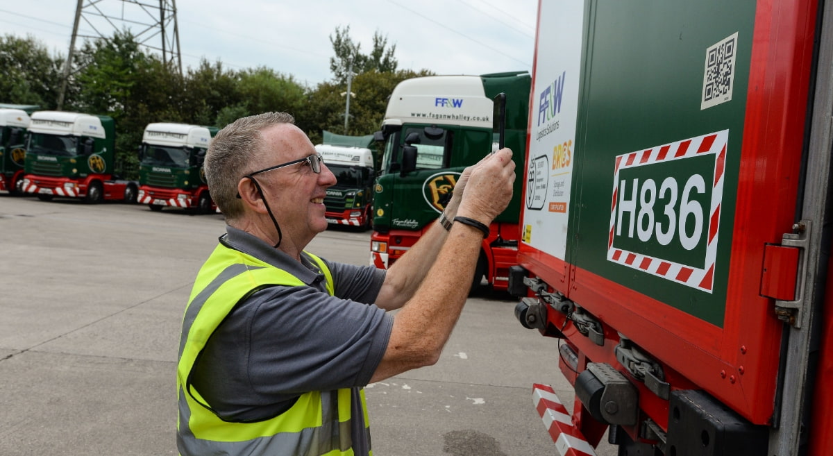 AI in Logistics: How is it shaping our industry? 2 Cutting-edge technology and examples of ai in logistics